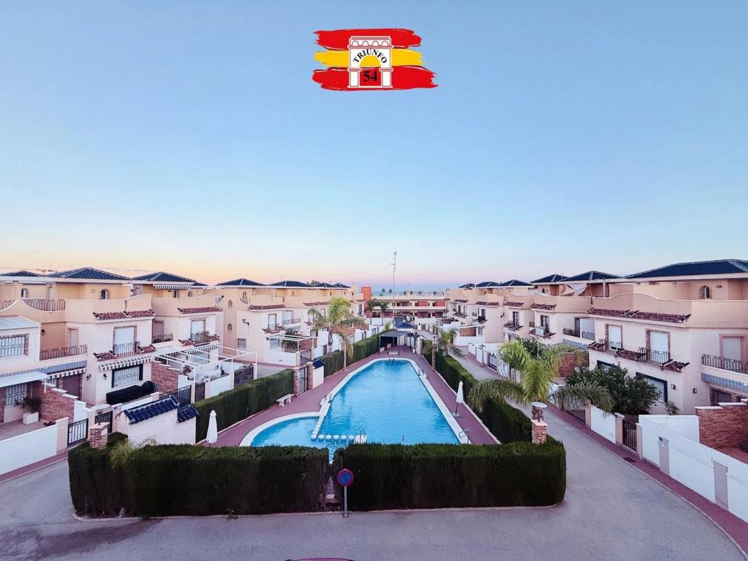 Sale of independent chalet in Avenida de Europa, Pilar de la Horadada
photo 2