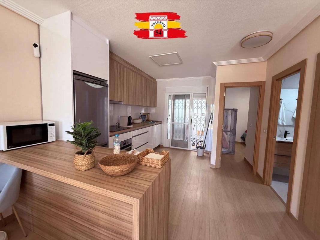 Sale of independent chalet in Avenida de Europa, Pilar de la Horadada
photo 3