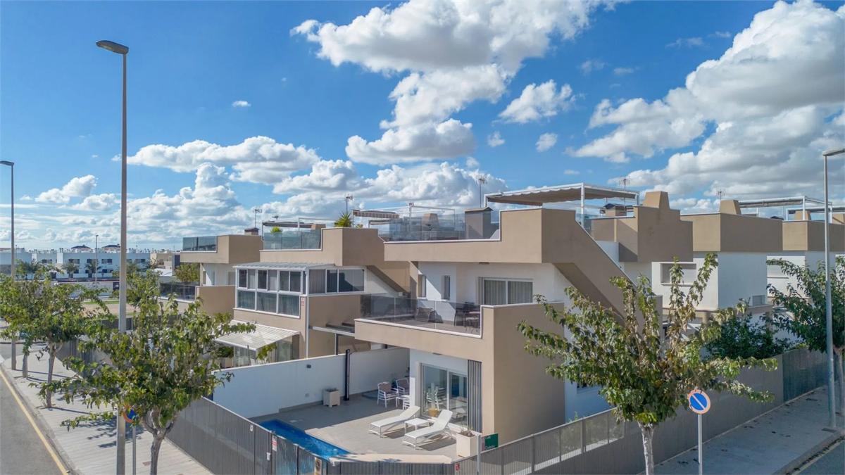Sale of independent chalet in Calle Ancla, Pilar de la Horadada
photo 1