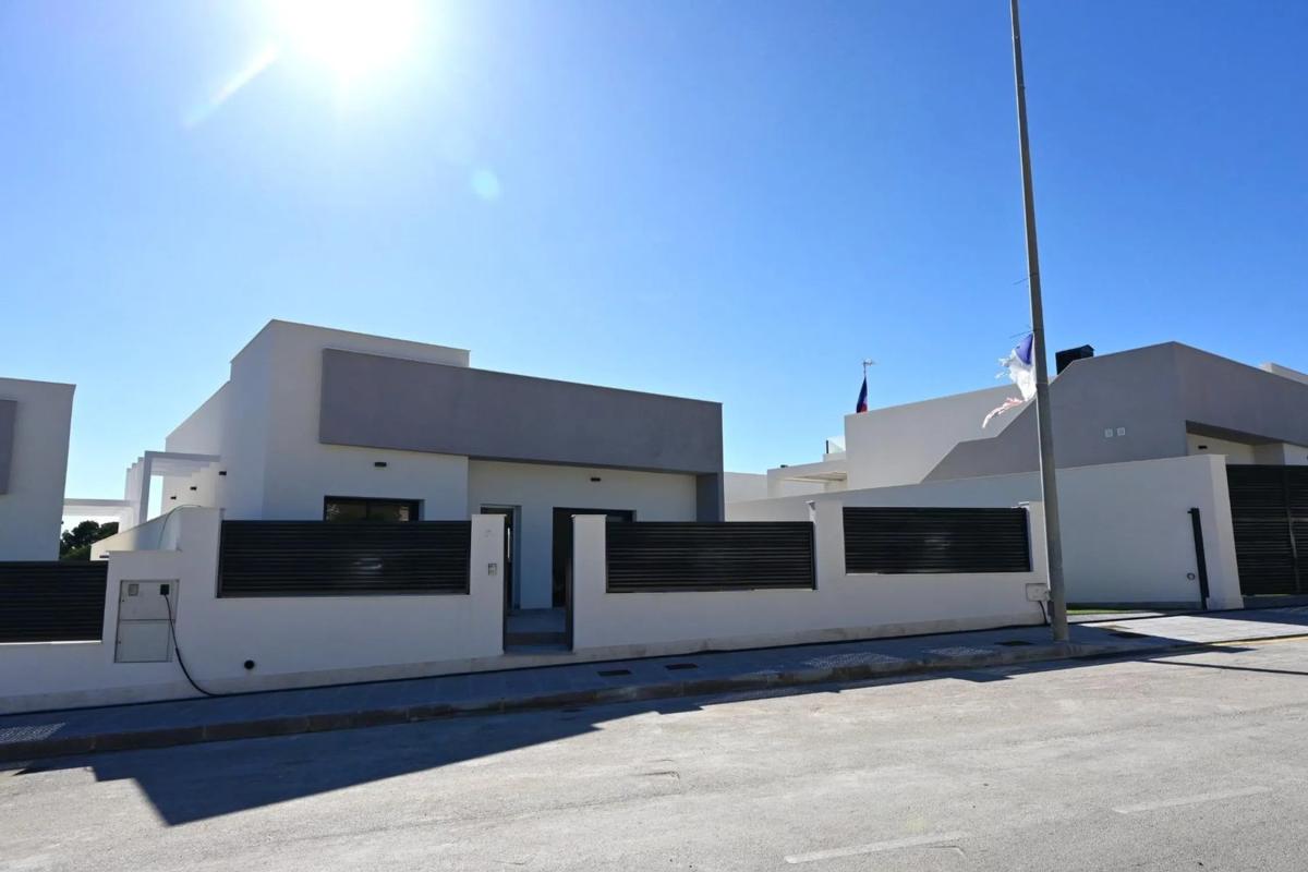 Sale of independent chalet in Pinar de Campoverde, Pilar de la Horadada
 photo 5