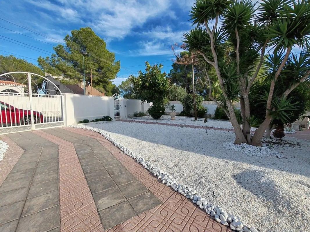 Sale of independent chalet in Calle Abedul, Pilar de la Horadada
 photo 5