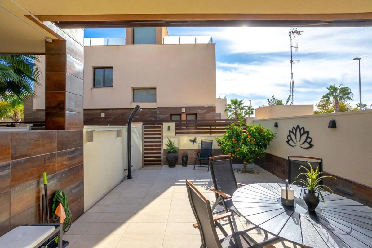 Sale of townhouse in Avenida de Colon s/n , Pilar de la Horadada photo 1