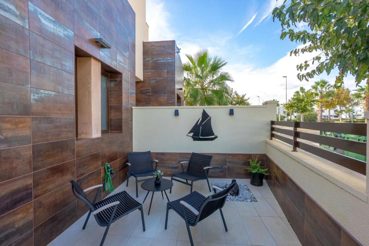 Sale of townhouse in Avenida de Colon s/n , Pilar de la Horadada photo 5
