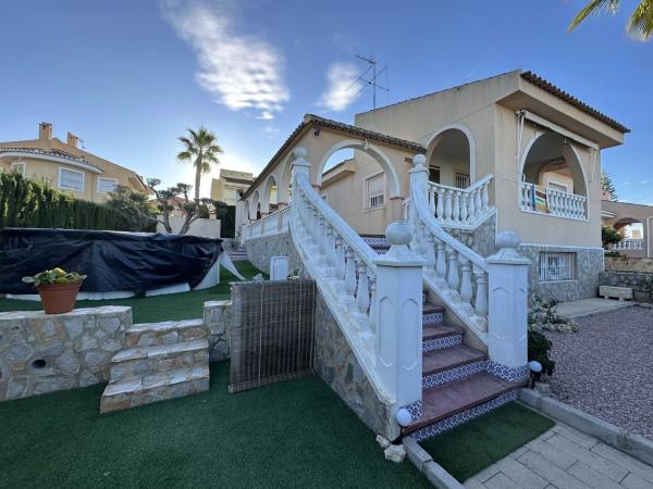 Chalet independiente en venta en Ciudad Quesada, Rojales
photo 1