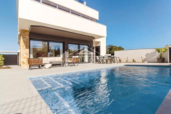 Chalet independiente en venta en Centro, Rojales
photo 1