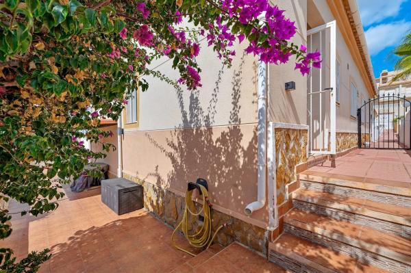 Продажа квартиры на Calle Costa Brava, 2, Рохалес
 photo 1
