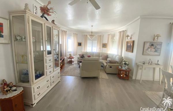 Chalet independiente en venta en Cuidad queasdad, Rojales
photo 1