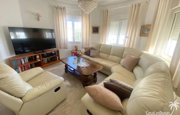 Chalet independiente en venta en Cuidad queasdad, Rojales
 photo 4