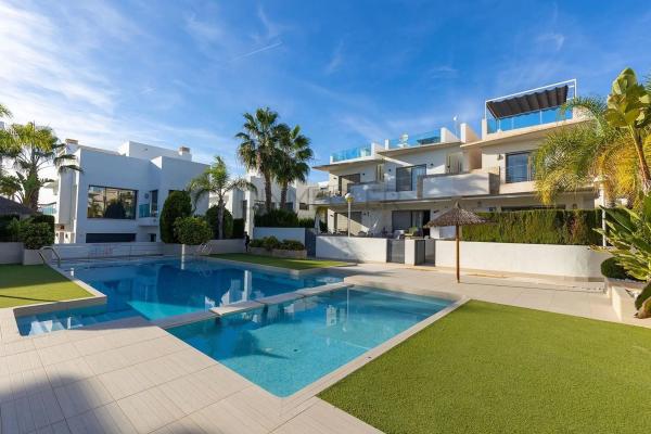 Duplex en venta en Avenida de Almería, Rojales photo 1