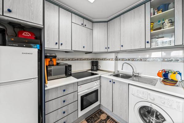 Квартира на продажу на  C. las Mimosas, Рохалес photo 4