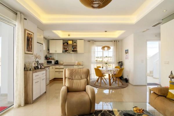 Квартира на продажу на  Calle Valladolid, Рохалес photo 4
