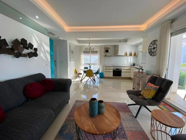 Квартира на продажу на  Avenida de Málaga, Рохалес photo 2
