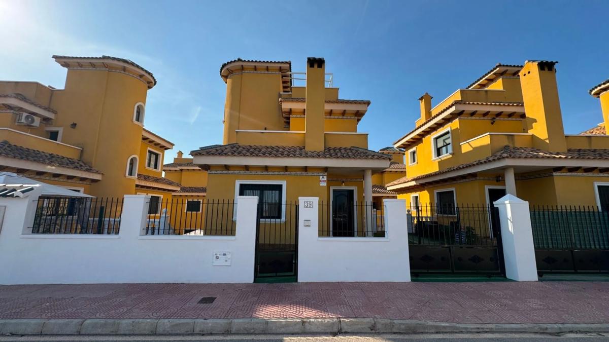 Venta de chalet independiente en Calle Vigo, 32, Rojales
photo 1