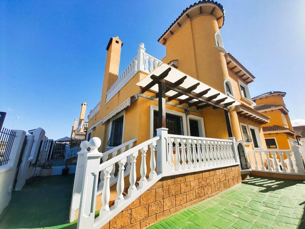 Propiedades en venta y alquiler en España photo 1