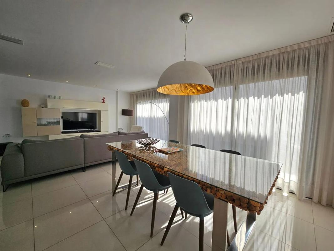 Venta de chalet independiente en AV GUATEMALA, 33, Rojales
photo 1