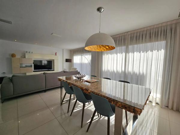 Chalet independiente en venta en AV GUATEMALA, 33, Rojales
photo 1