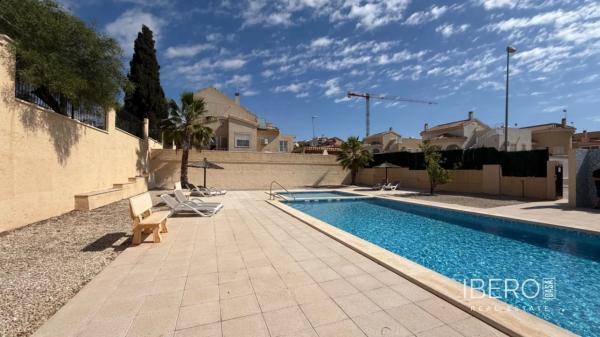 Casa independiente en calle Castillo thumbnail 1