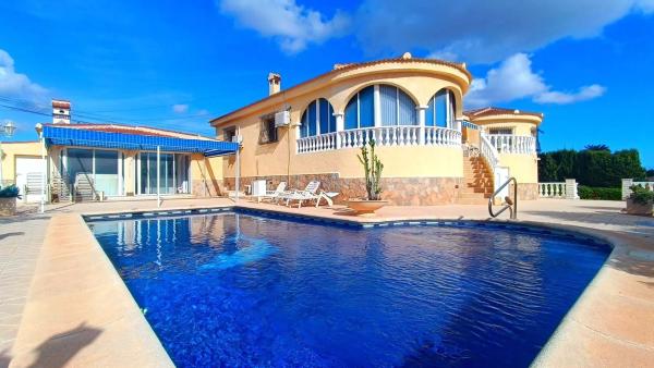 Chalet independiente en venta en Ciudad Quesada, Rojales
photo 1