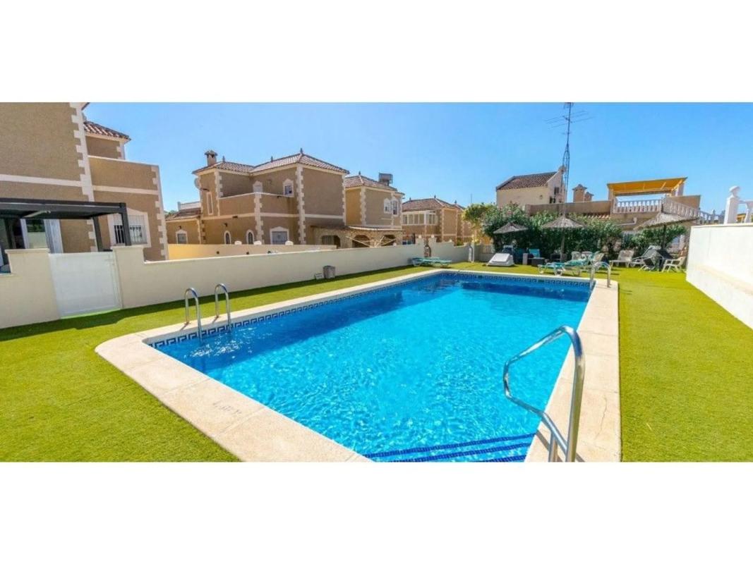 Продажа отдельного шале в Calle Málaga, Сан-Мигель-де-Салинас photo 1
