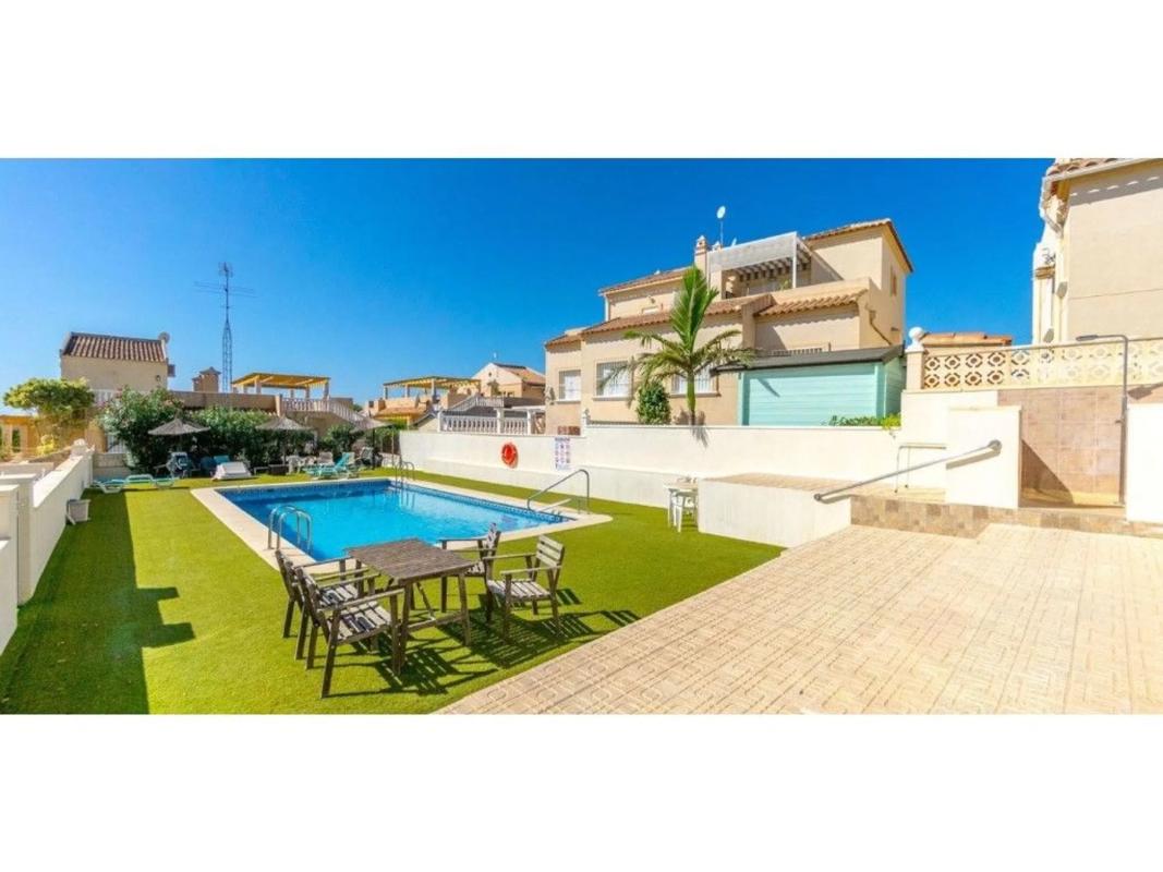 Продажа отдельного шале в Calle Málaga, Сан-Мигель-де-Салинас photo 2