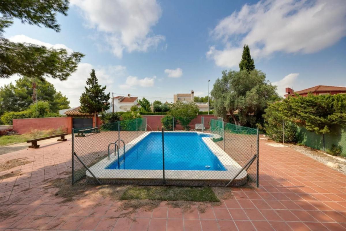 Продажа отдельного шале в  Calle Estocolmo, 6, Сан-Мигель-де-Салинас photo 4