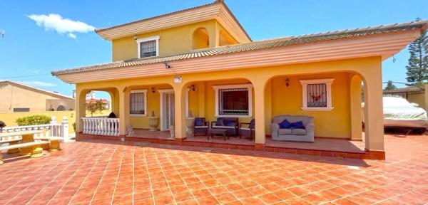 Chalet independiente en venta en Barrio El Molino, Torrevieja photo 1