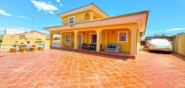 Chalet independiente en venta en Barrio El Molino, Torrevieja thumbnail 2