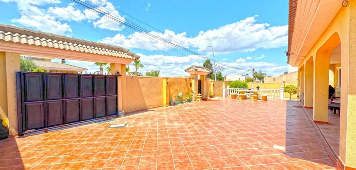 Sprzedaż niezależnego domku jednorodzinnego w  Barrio El Molino, Torrevieja photo 4