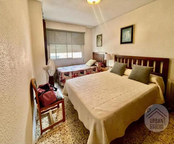 Piso en venta en Calle Caballero de Rodas, Torrevieja
thumbnail 1