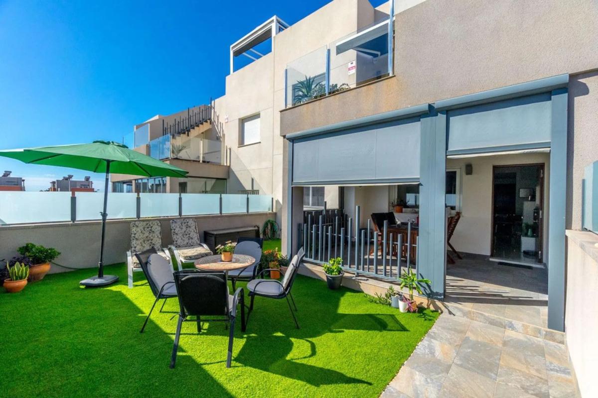 Venta de piso en Barrio El Molino, Torrevieja
photo 1