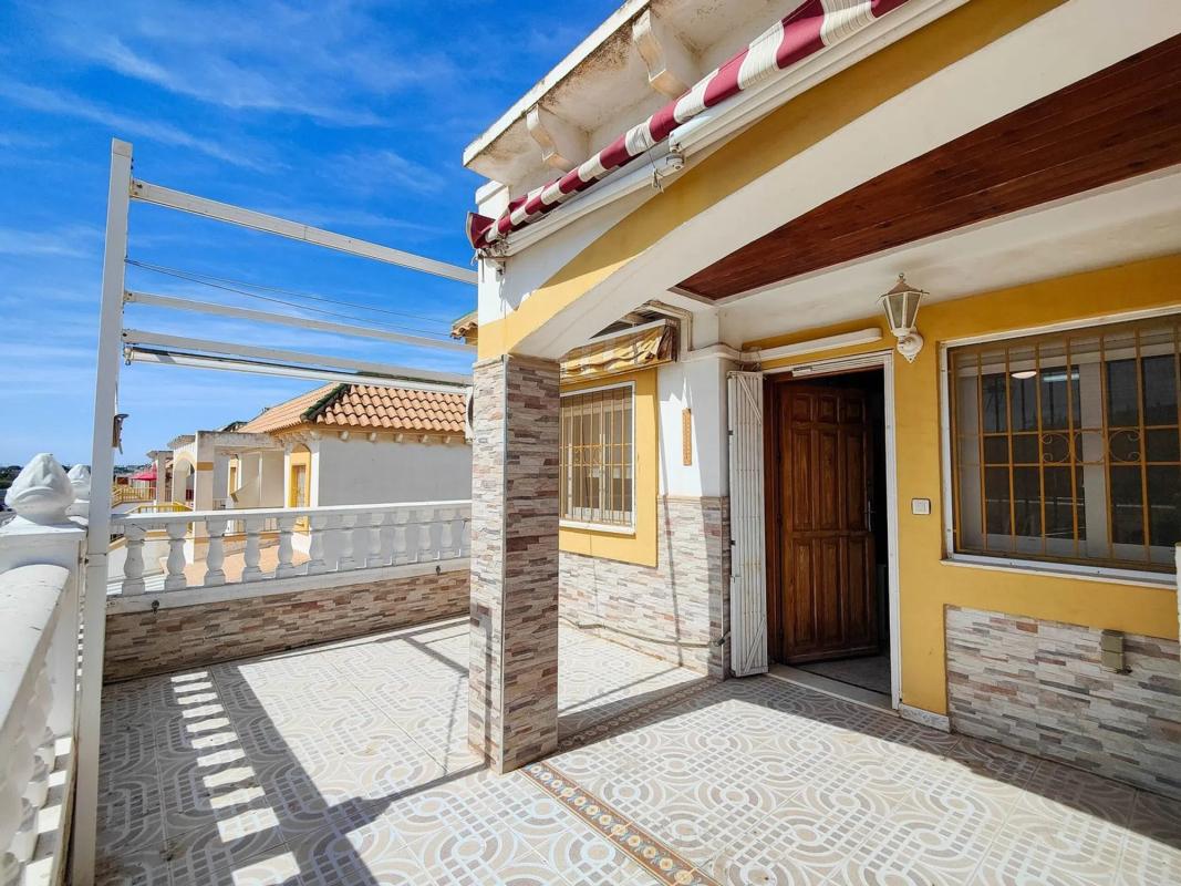 Venta de ático en ኡርባኒሳሲኦን ፓርኬ ዴ ላስ ናሲኦኔስ, Torrevieja photo 3