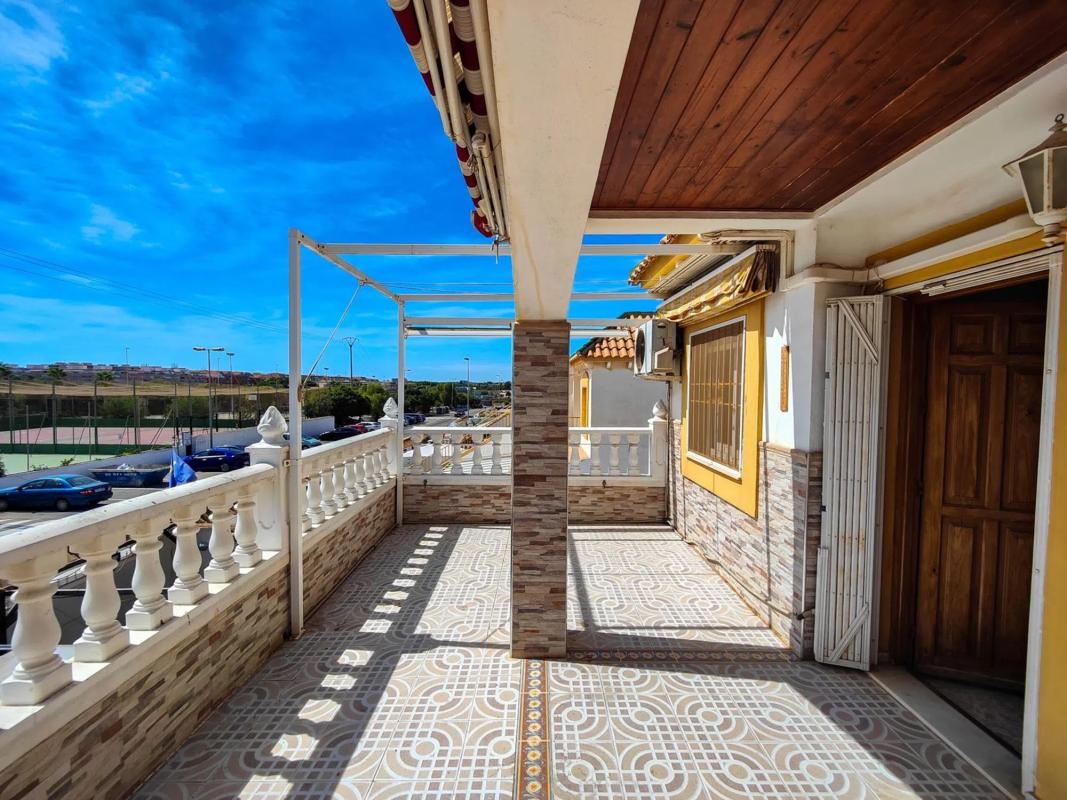 Venta de ático en ኡርባኒሳሲኦን ፓርኬ ዴ ላስ ናሲኦኔስ, Torrevieja photo 5