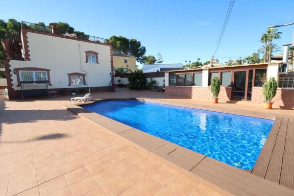 Chalet wolnostojący na sprzedaż w Barrio El Molino, Torrevieja photo 1