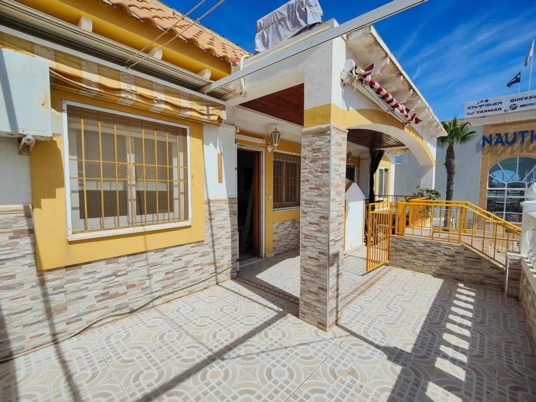Sale of independent chalet in Barrio Parque de las Naciones, Torrevieja
 photo 5