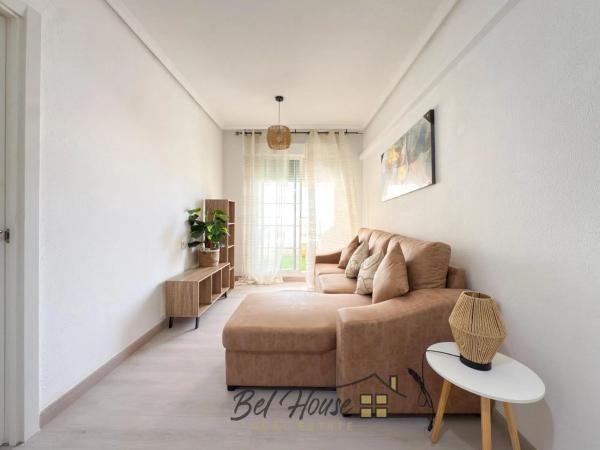 Ático en venta en Travesía Santa Trinidad, 24, Torrevieja thumbnail 2