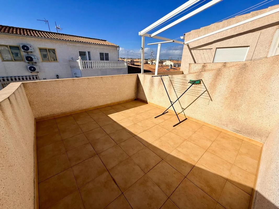 Venta de chalet adosado en  Calle Montesinos, 1 , Torrevieja photo 2