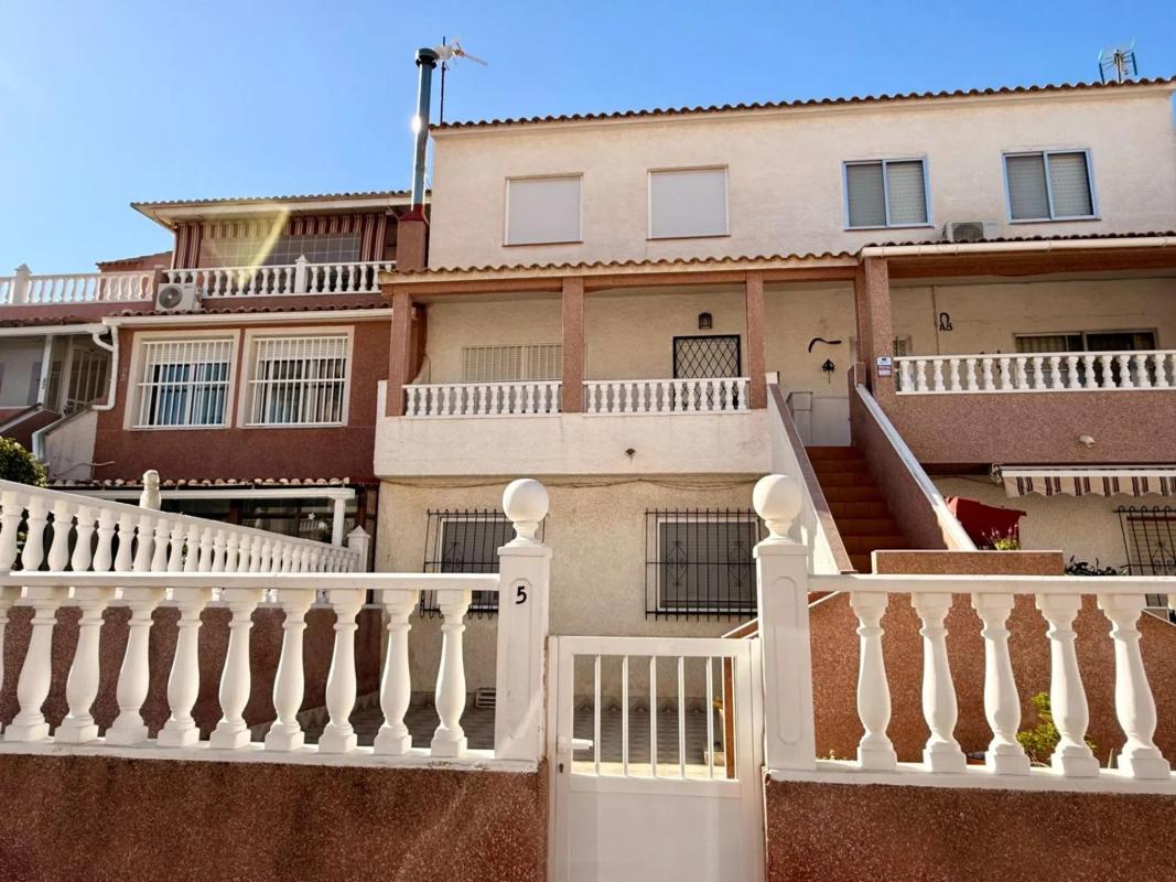 Venta de chalet adosado en  Calle Montesinos, 1 , Torrevieja photo 5