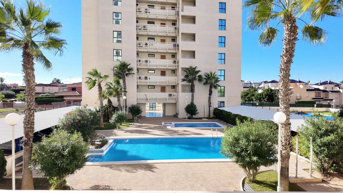 Продажа квартиры на Calle Mar Cantábrico, Торревьеха
photo 1