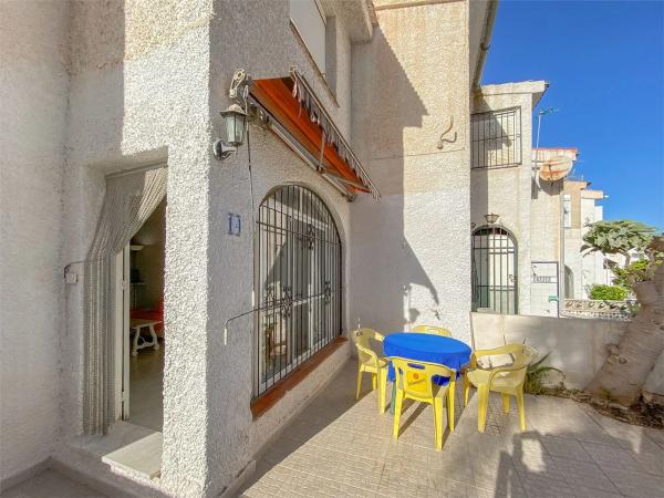 Apartment for sale in Calle Salamanca, Torrevieja photo 1