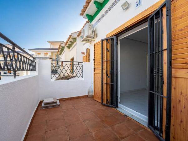 Apartment for sale in Barrio Cañada del Molino, Torrevieja thumbnail 2