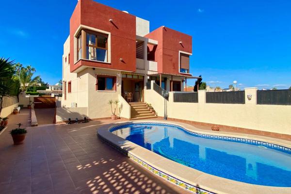 Chalet pareado en calle Pitas thumbnail 1