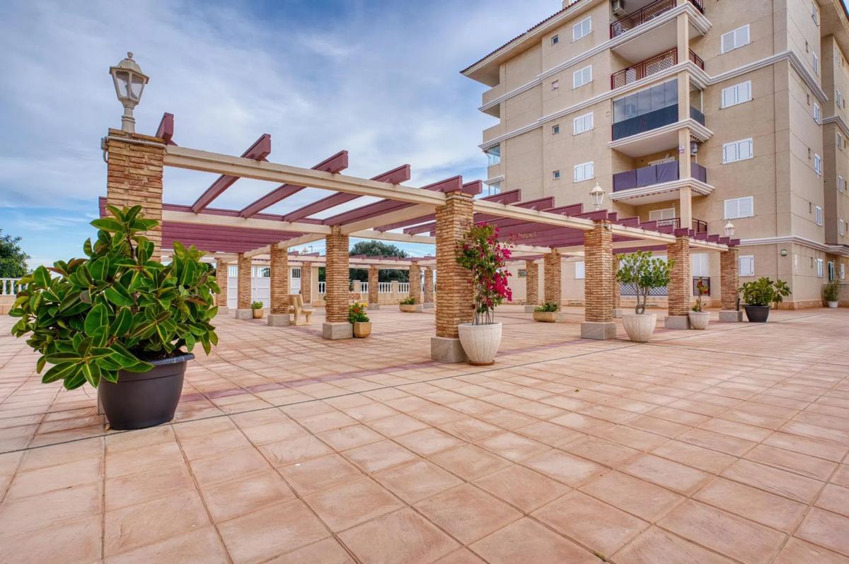 Venta de piso en Avenida Bélgica, Torrevieja
 photo 2