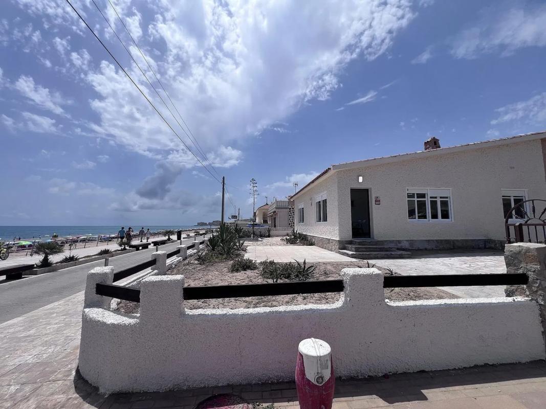 Venta de chalet independiente en Avenida Españoles, Torrevieja
photo 1