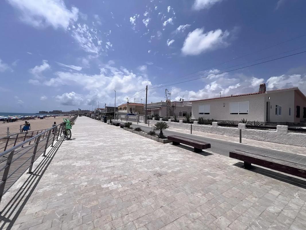 Venta de chalet independiente en Avenida Españoles, Torrevieja
photo 3