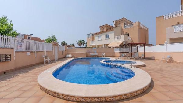 Chalet independiente en venta en Barrio La Siesta - El Salado - Torreta, Torrevieja
photo 1