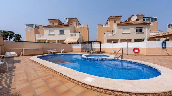 Chalet independiente en venta en Barrio La Siesta - El Salado - Torreta, Torrevieja
thumbnail 2
