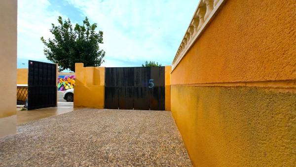 Chalet independiente en venta en Barrio La Siesta - El Salado - Torreta, Torrevieja
 photo 4