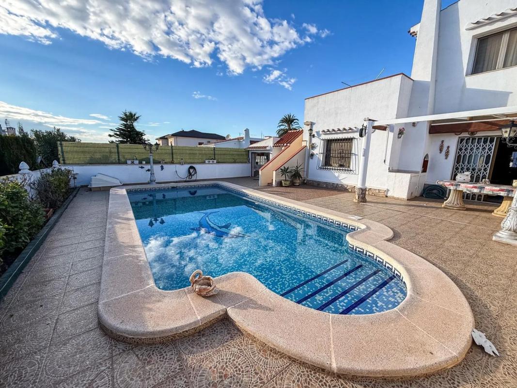Properties for sale and rent in Spain photo 1