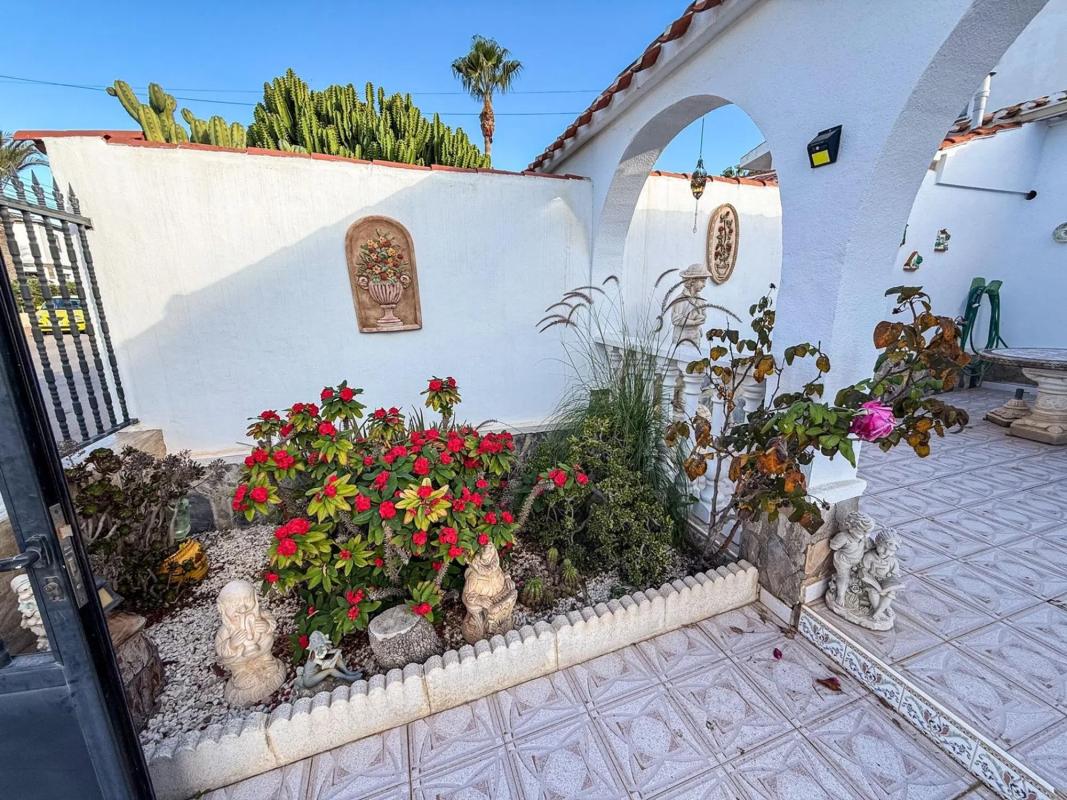 Properties for sale and rent in Spain photo 3