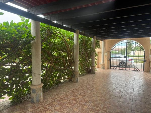 Chalet independiente en venta en Barrio La Siesta - El Salado - Torreta, Torrevieja
thumbnail 2